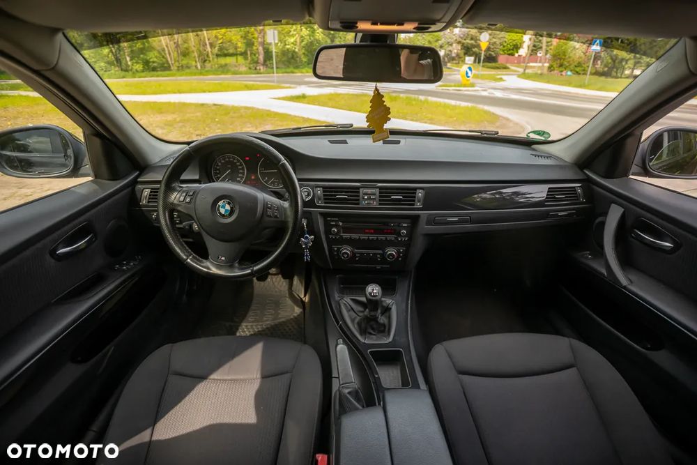 BMW Seria 3 318d DPF Edition Sport - 25