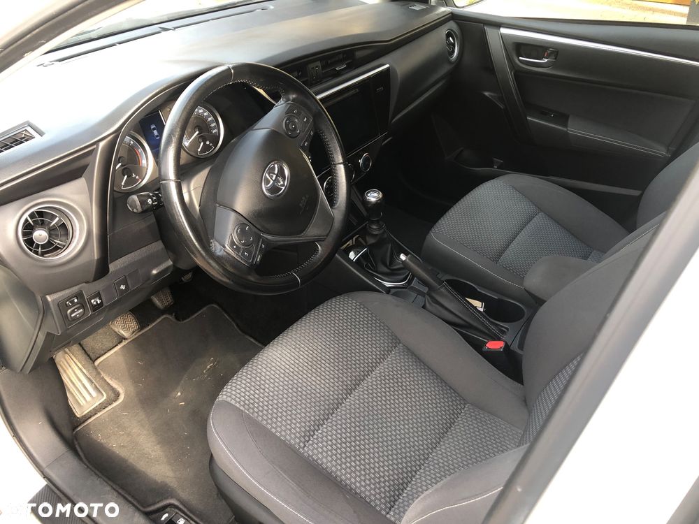 Toyota Corolla 1.6 Classic Plus - 5