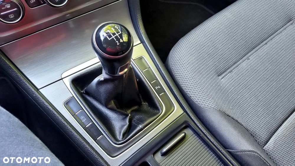 Volkswagen Golf 1.6 TDI BlueMotion Technology Cup - 38