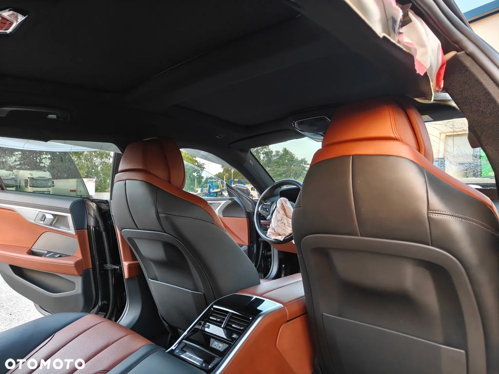 BMW Seria 8 - 15