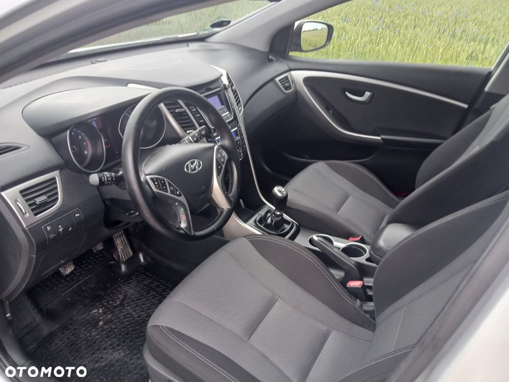 Hyundai i30 1.6 Comfort - 24
