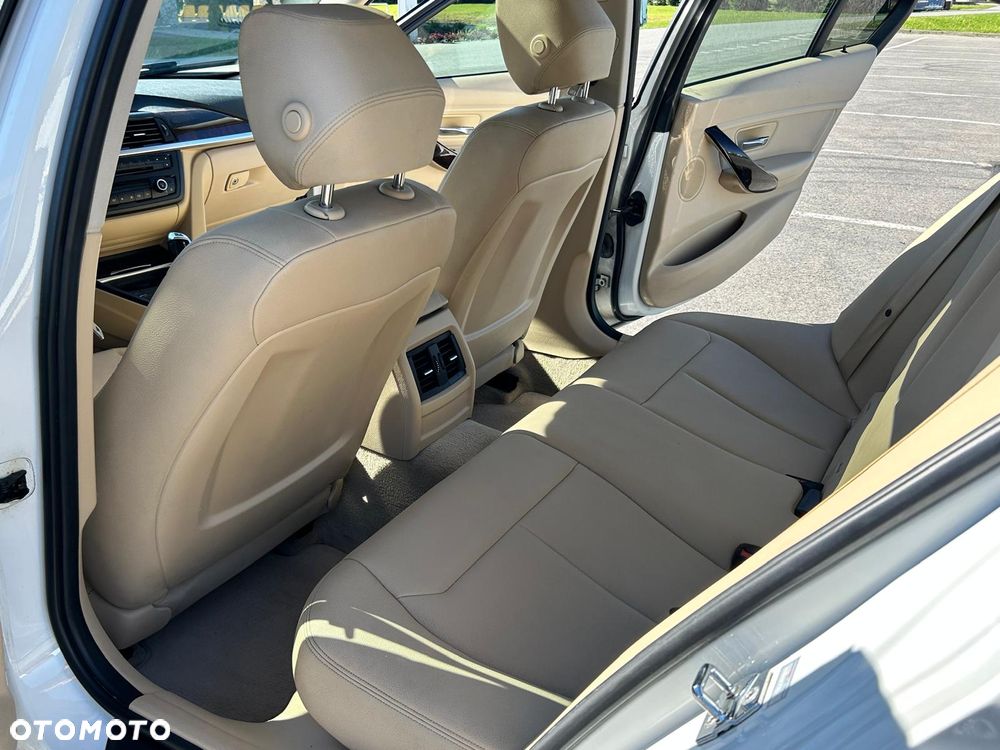 BMW Seria 3 320i - 15