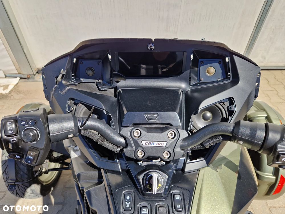 Can-Am Spyder - 26