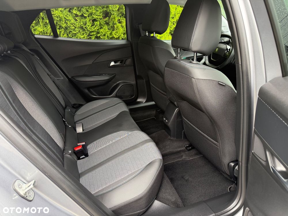 Peugeot 2008 BlueHDi 130 Allure S&S EAT8 - 15