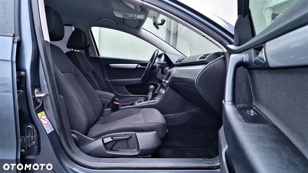 Volkswagen Passat 2.0 TDI Comfortline - 11