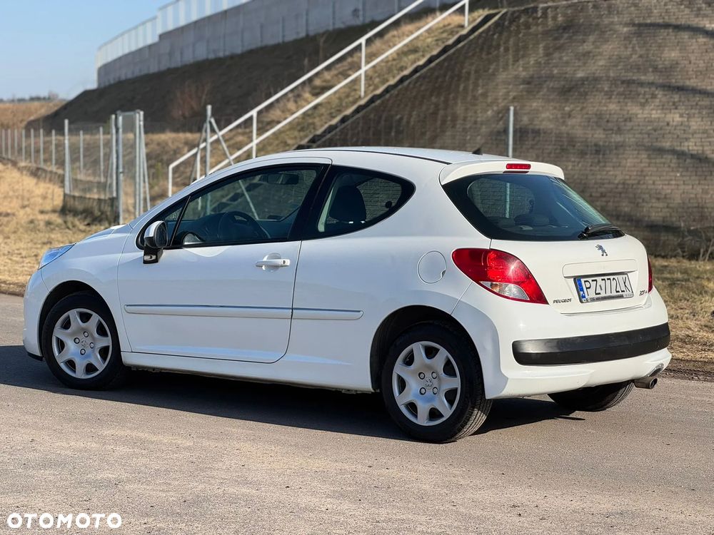 Peugeot 207 1.4 HDi Presence - 4