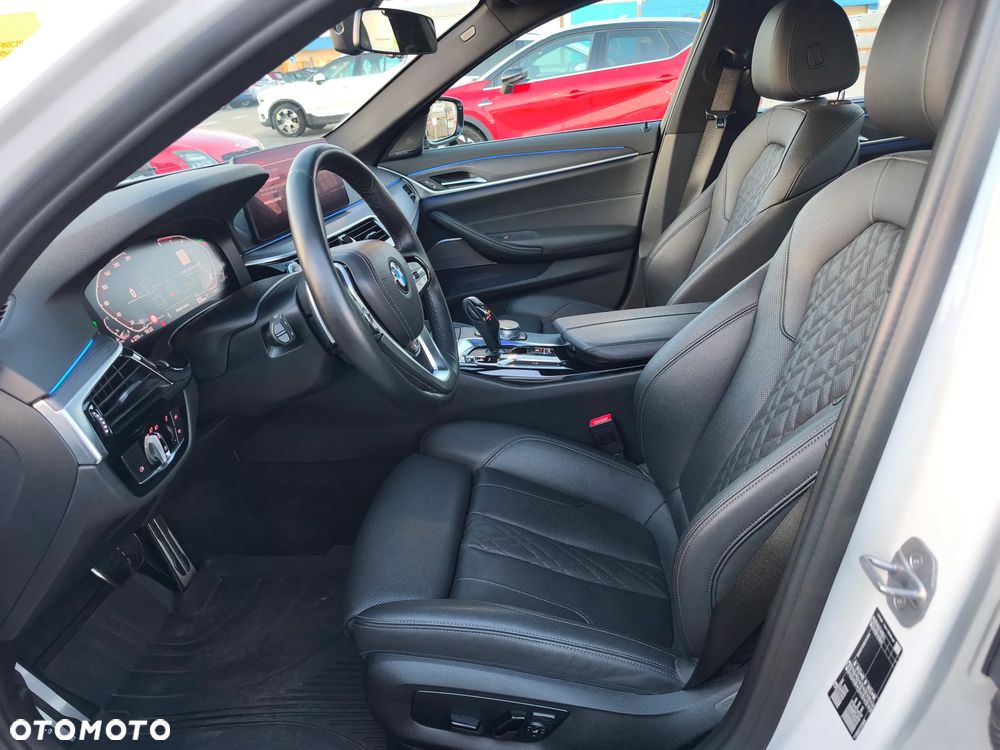 BMW Seria 5 518d mHEV - 11