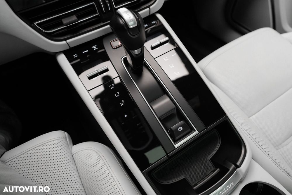 Porsche Macan T - 17