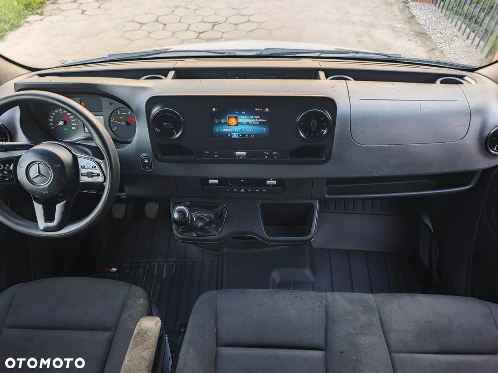 Mercedes-Benz Sprinter - 11