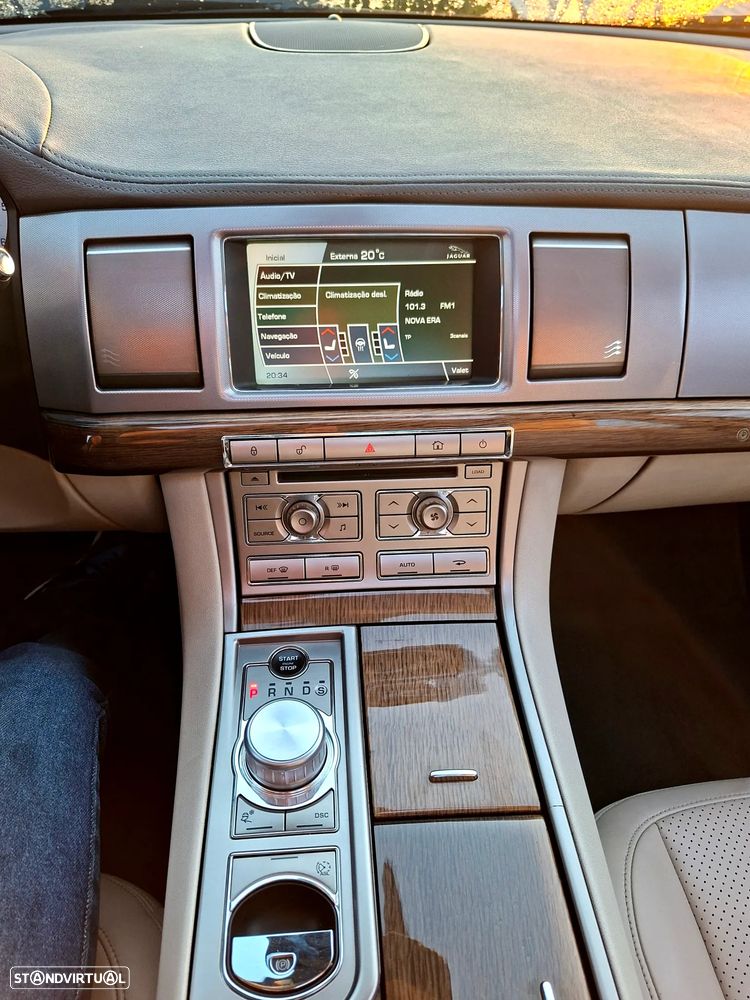 Jaguar XF 2.7 D V6 Premium Luxury - 16