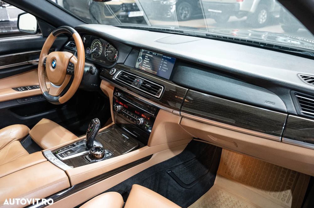 BMW Seria 7 740d xDrive - 29