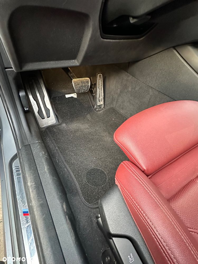BMW Seria 3 318i M Sport - 33