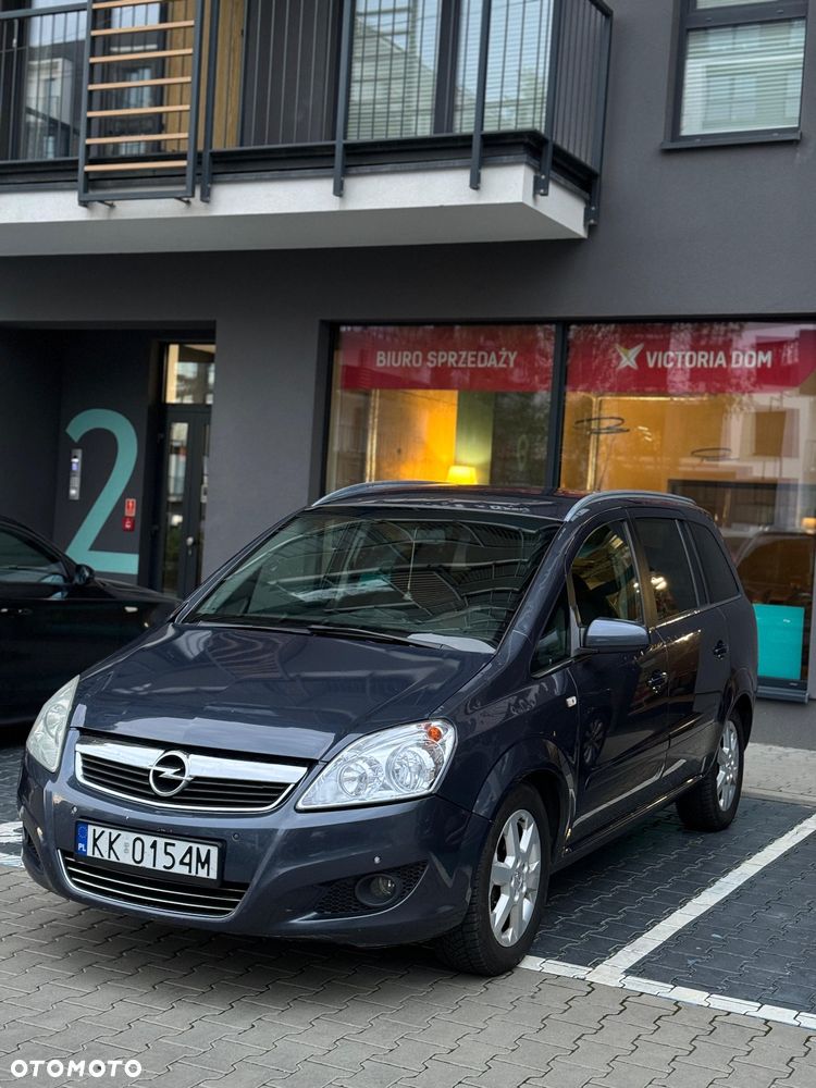 Opel Zafira 1.8 Cosmo - 1