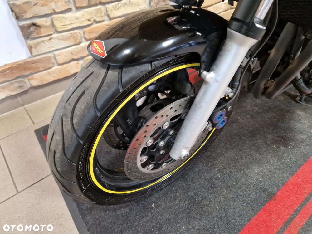 Yamaha FZS - 24
