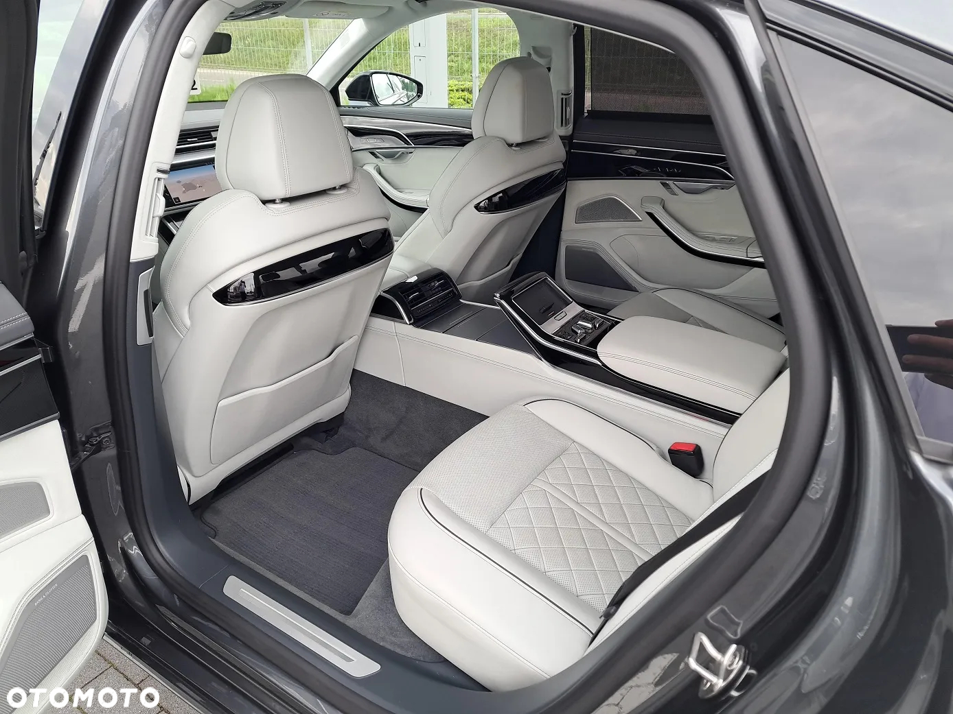 Audi A8 L 55 TFSI quattro tiptronic - 11