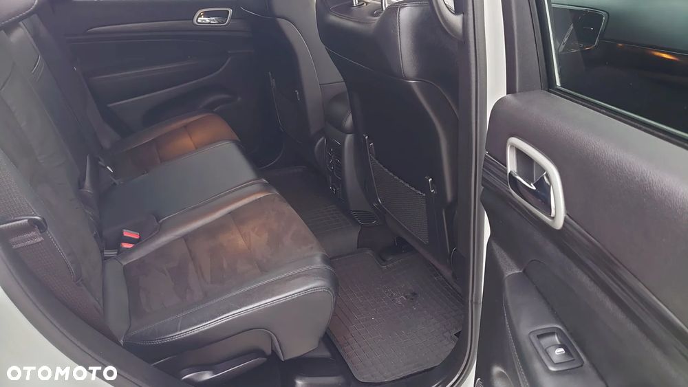 Jeep Grand Cherokee - 24