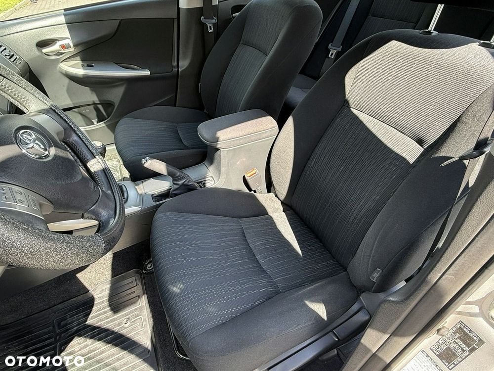 Toyota Corolla 2.0 D-4D Active - 11