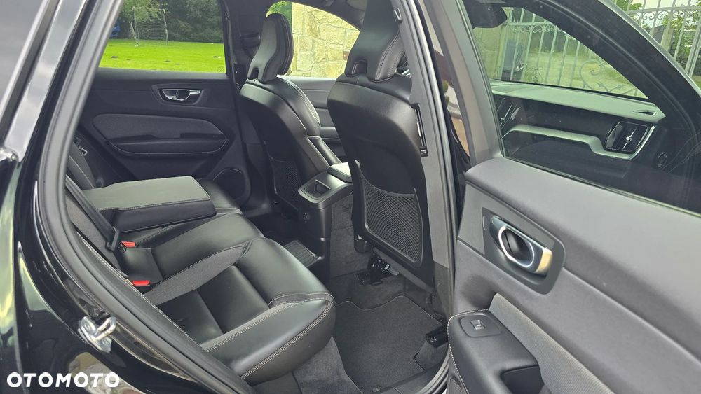Volvo XC 60 T6 Plug-In Hybrid AWD Ultra Dark - 14