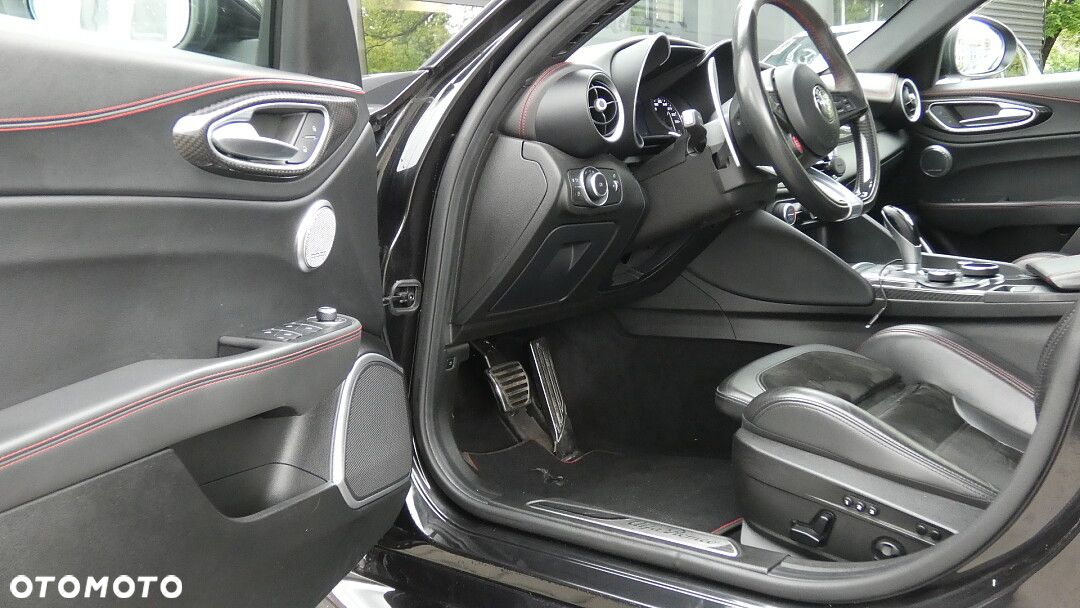 Alfa Romeo Giulia 2.9 Bi Turbo V6 Quadrifoglio - 10