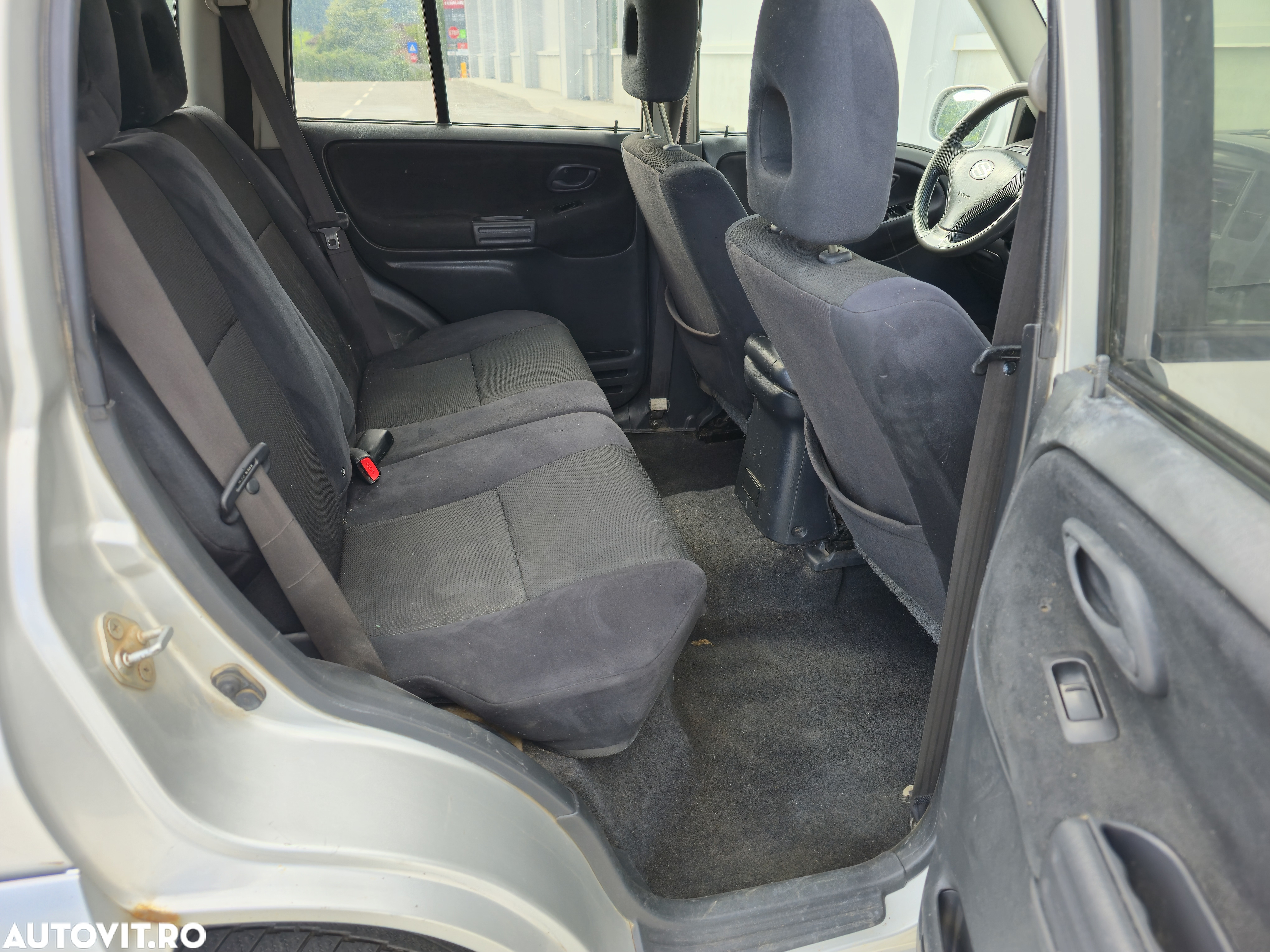 Suzuki Grand Vitara 2.0i - 17