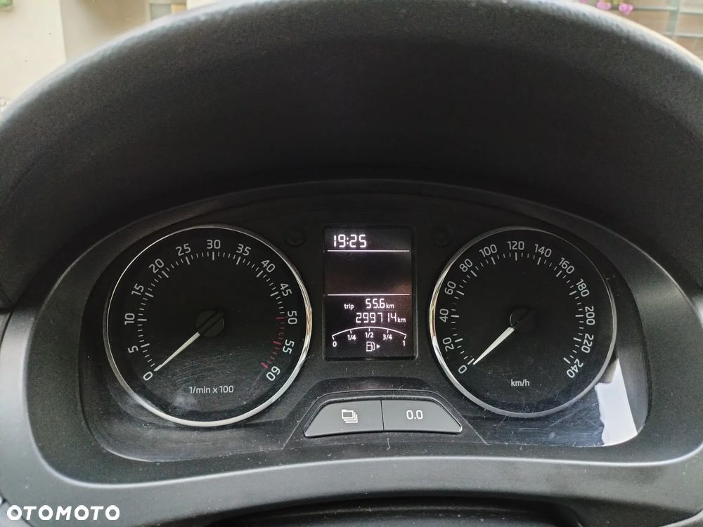 Skoda RAPID Spb 1.6 TDI DPF Ambition - 17