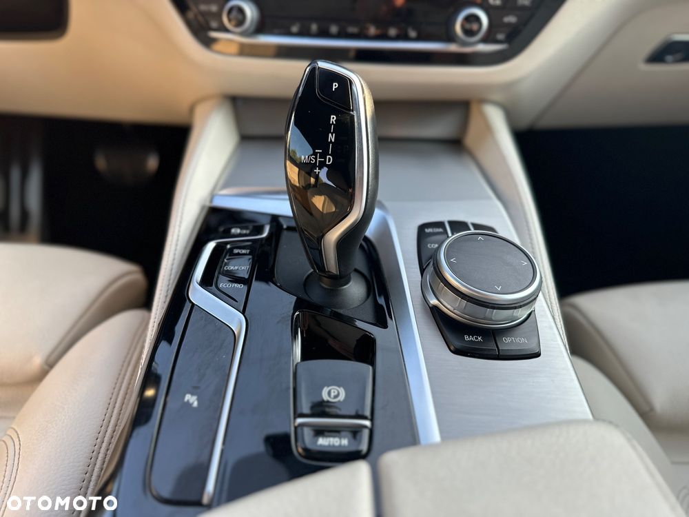 BMW Seria 5 520d xDrive - 10