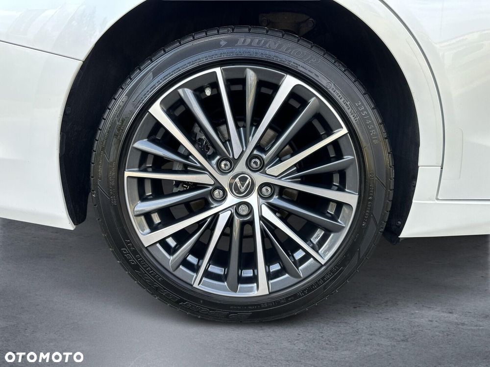 Lexus ES 300h Business Edition - 22