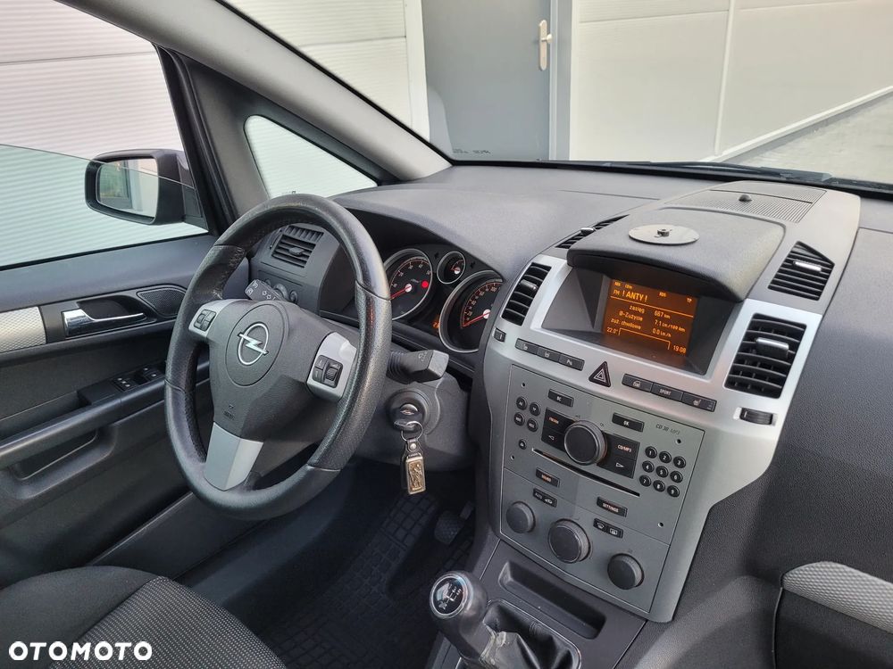 Opel Zafira 1.8 Sport - 27