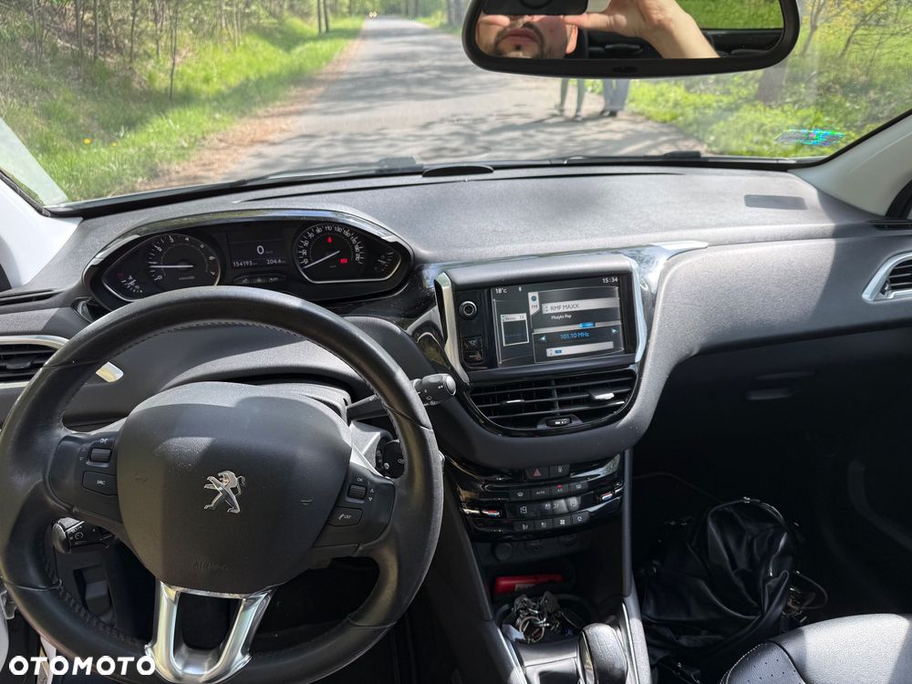 Peugeot 208 - 15