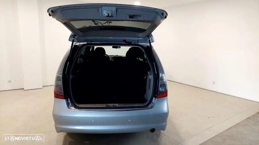 Mitsubishi Grandis - 15