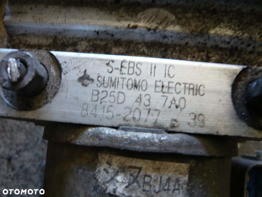 pompa hamulcowa abs b25d437a0 mazda 323f - 2