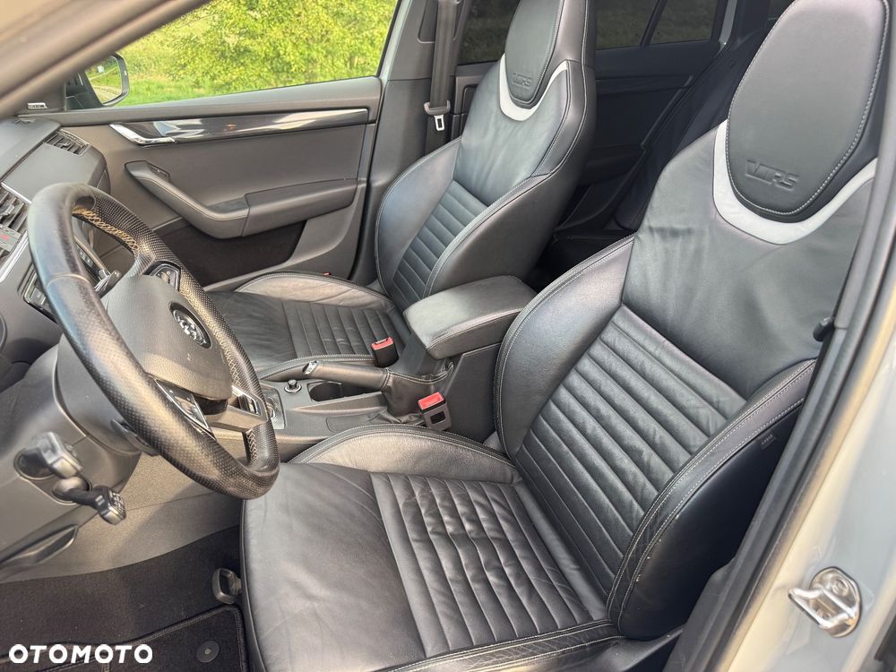Skoda Octavia 2.0 TDI DSG RS - 9