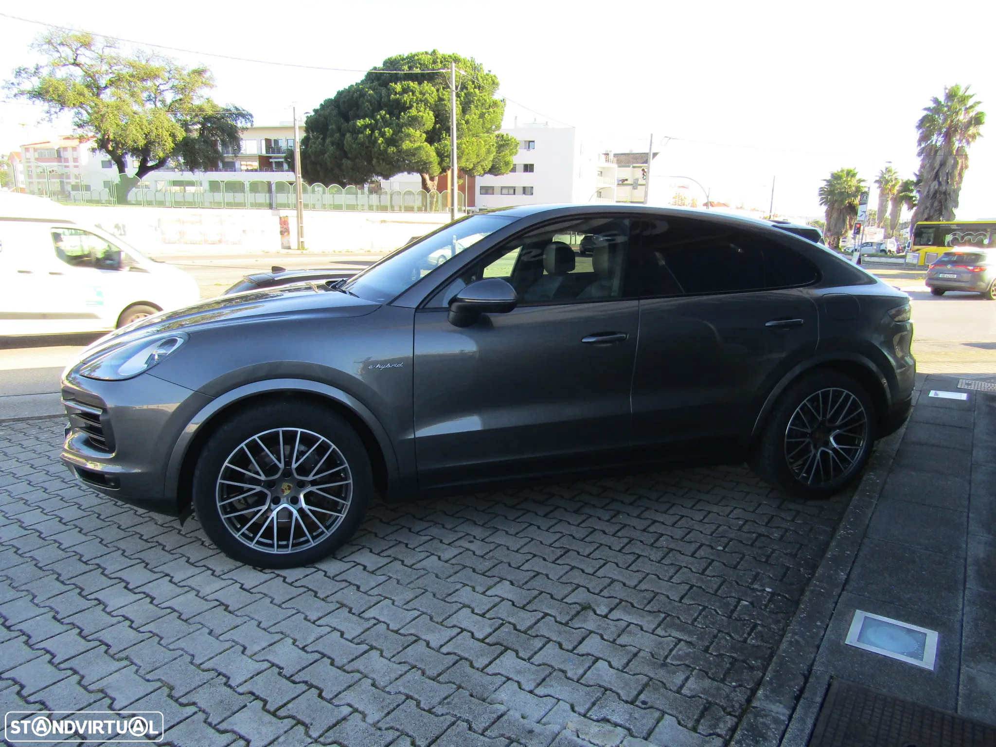 Porsche Cayenne Coupé E-Hybrid - 9