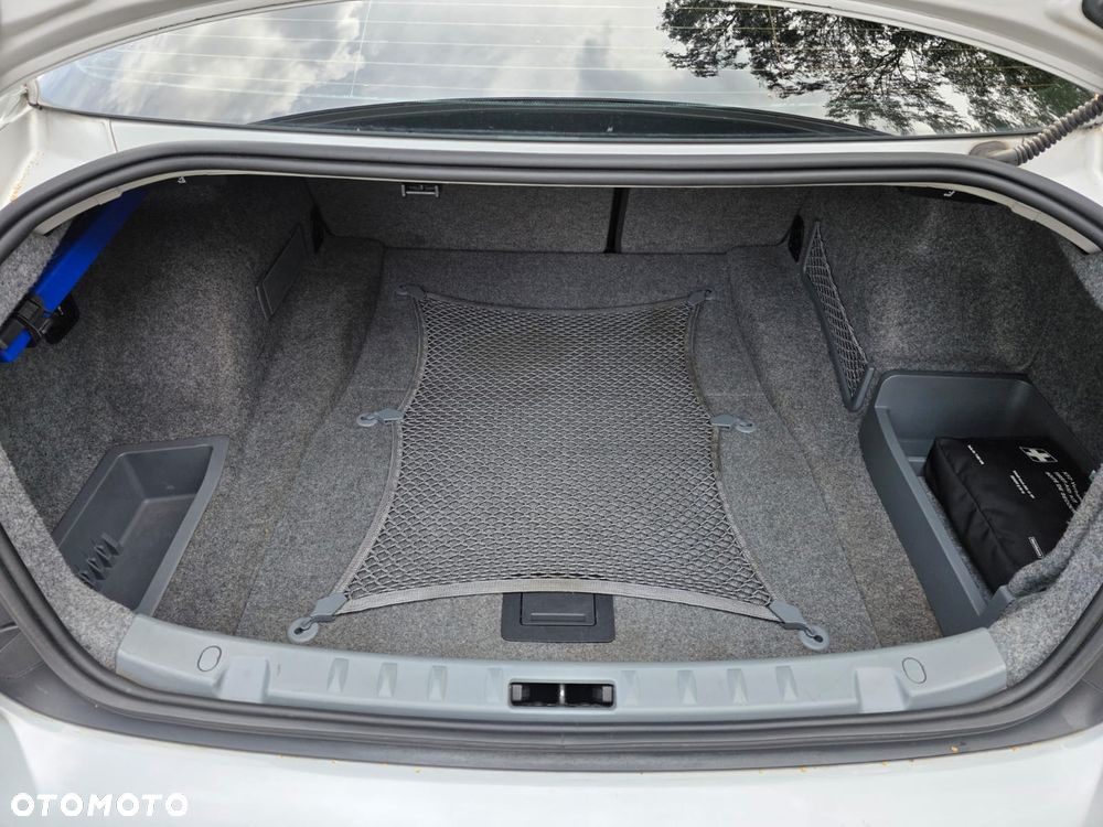 BMW Seria 3 325i - 26