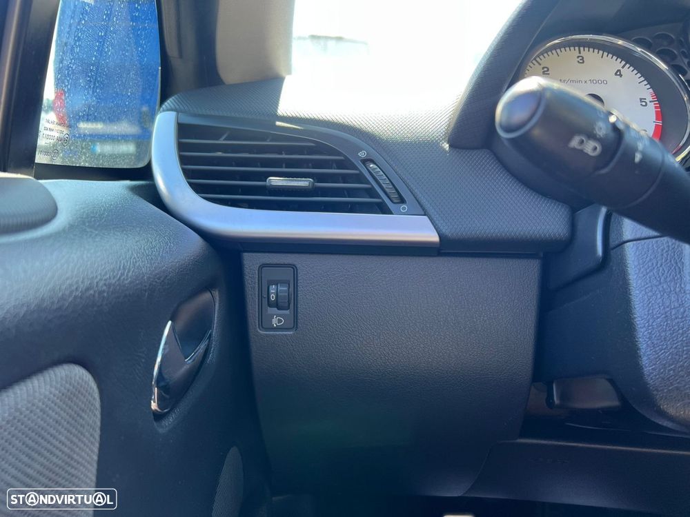 Peugeot 207 CC 1.6 HDi FAP Sport - 28