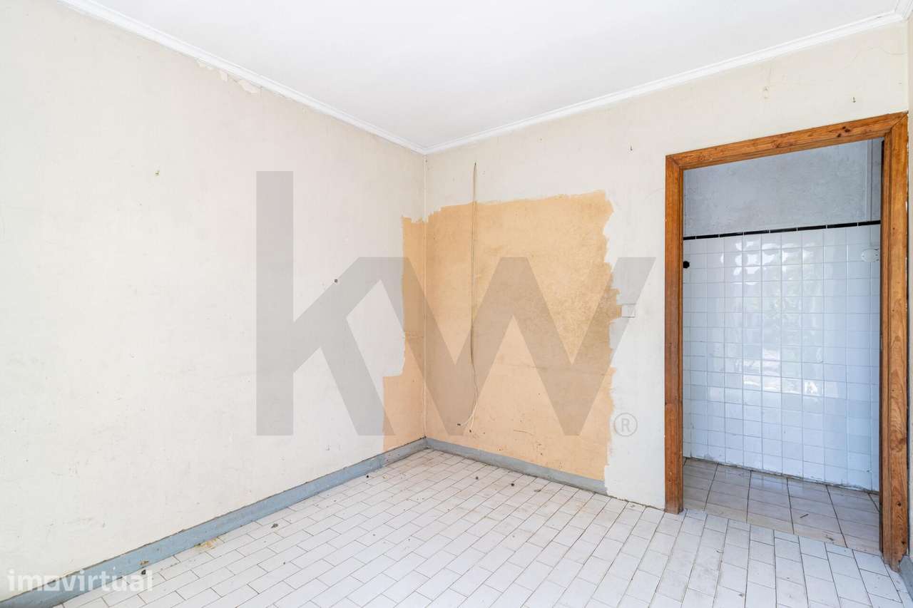 Moradia T3 Térrea com Excelente Potencial de Investimento no Centro de - Grande imagem: 2/28