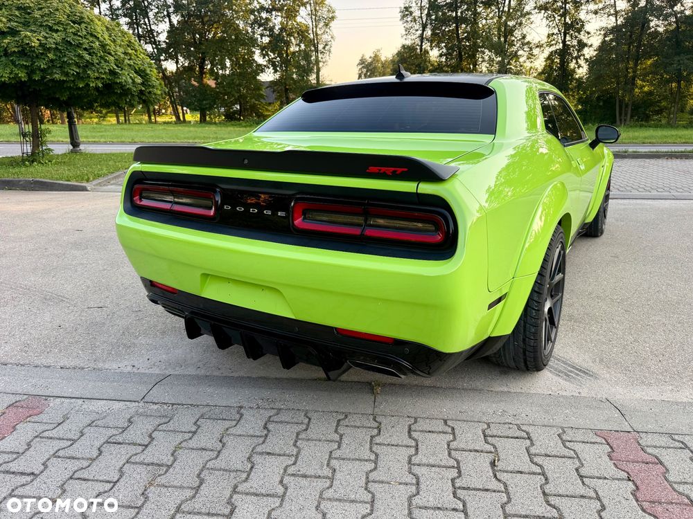 Dodge Challenger - 12