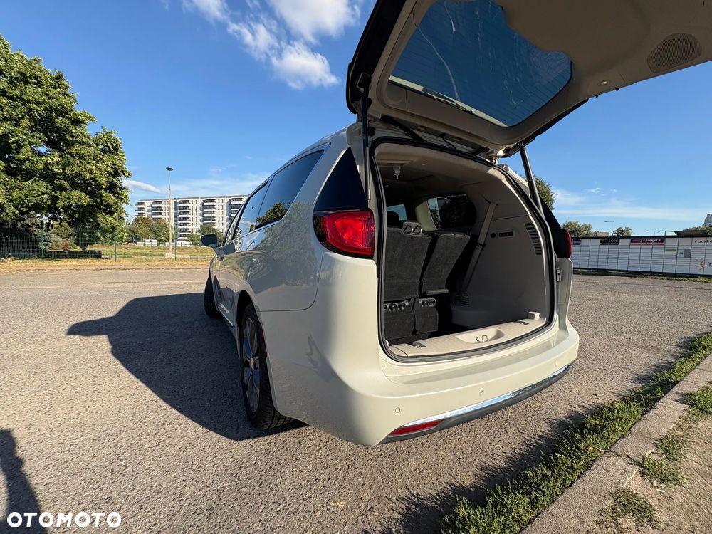 Chrysler Pacifica - 4