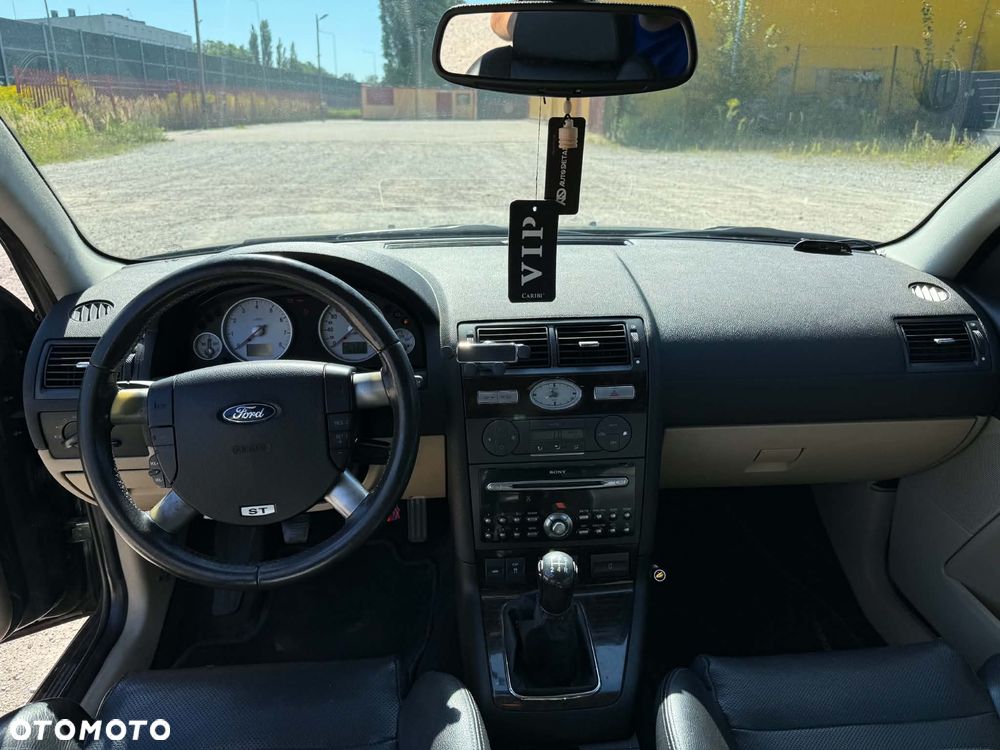Ford Mondeo 2.0 Ghia - 12