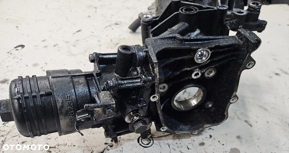 Opel Astra J 4 IV Zafira C 2.0 CDTI obudowa filtra oleju chłodnica chłodniczka oleju silnika 55578235 B20DTH - 4