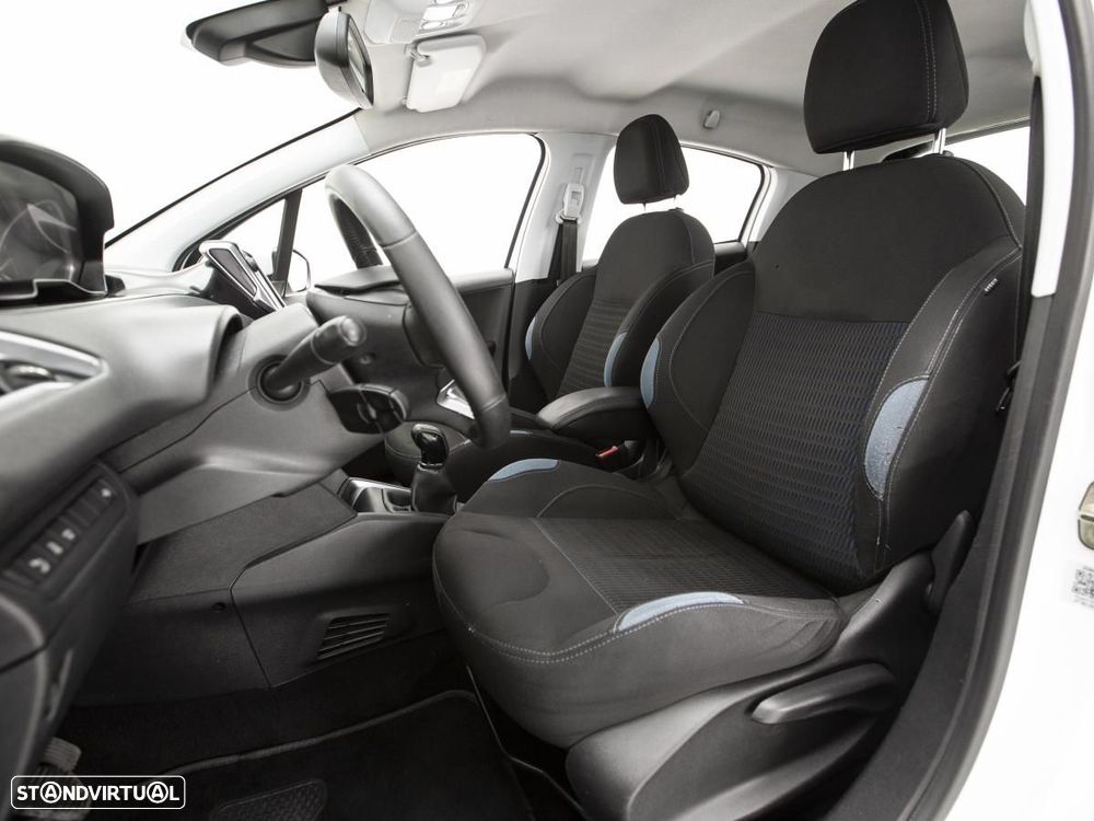 Peugeot 208 - 7