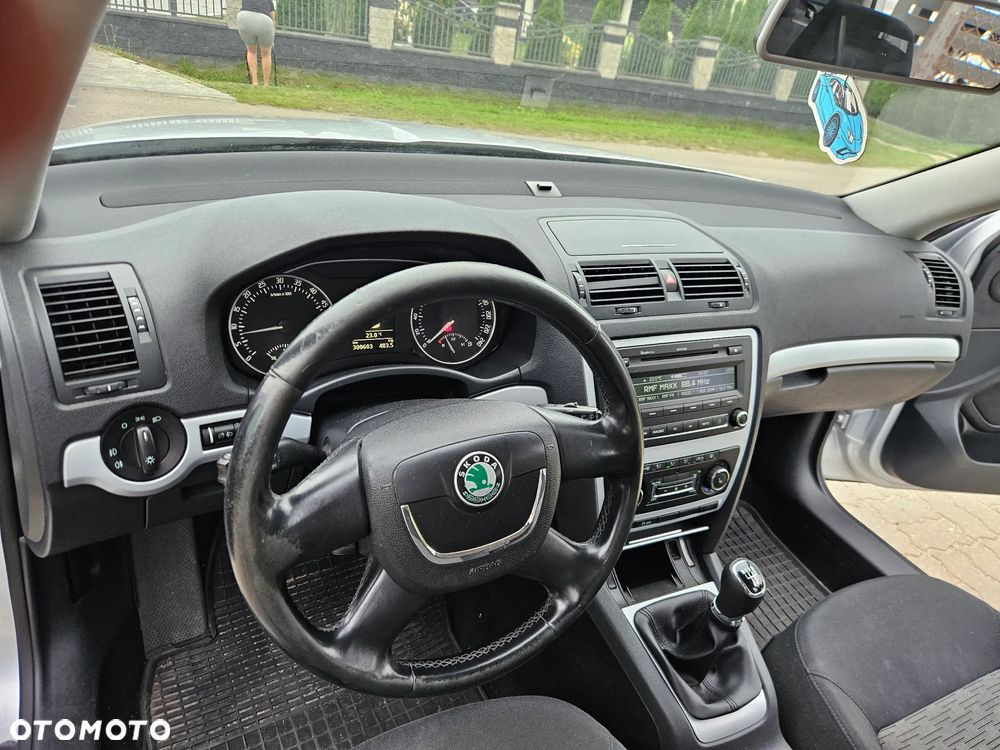 Skoda Octavia 1.6 TDI DPF Ambition - 8
