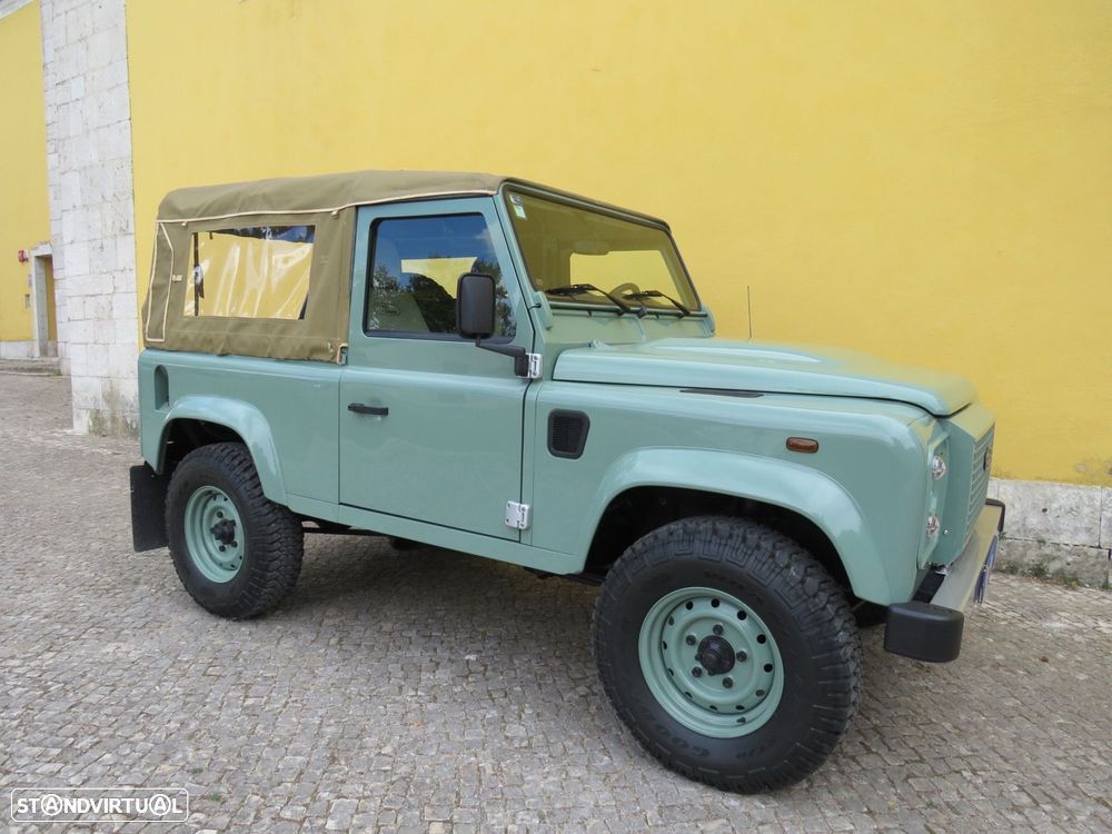 Land Rover Defender - 2