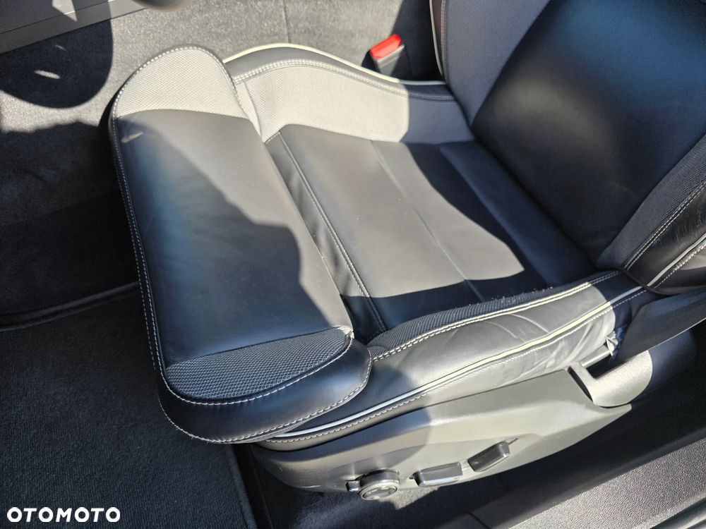 Volvo XC 60 B4 D AWD R-Design - 16