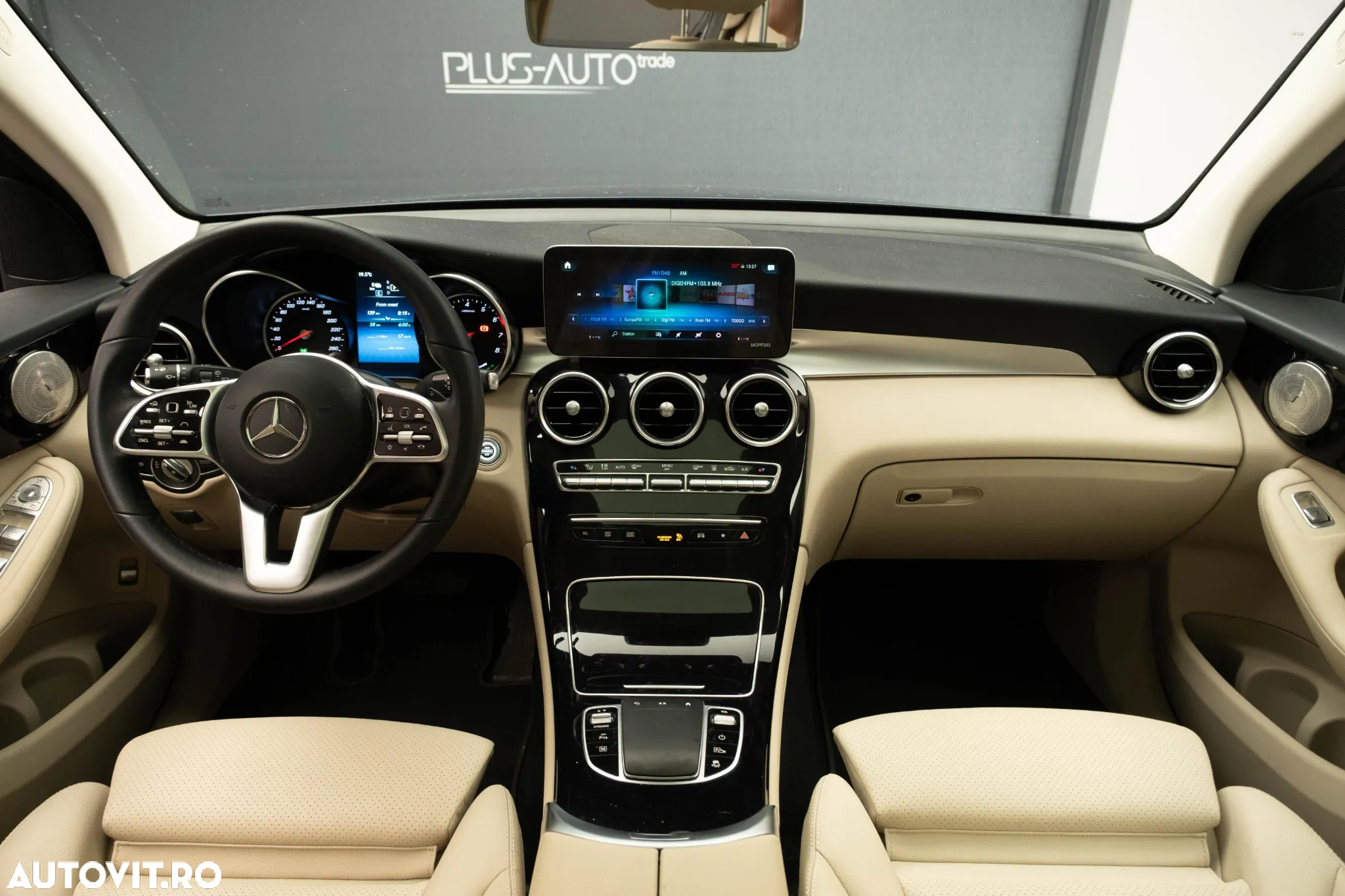 Mercedes-Benz GLC 300 e 4Matic 9G-TRONIC Exclusive - 35