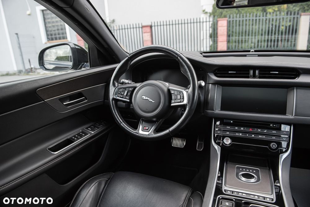 Jaguar XF S AWD - 28