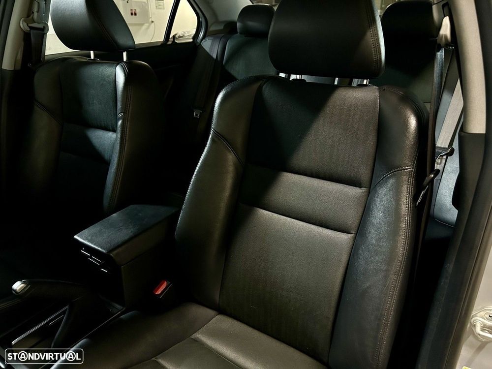 Honda Accord 2.0 Sport - 40