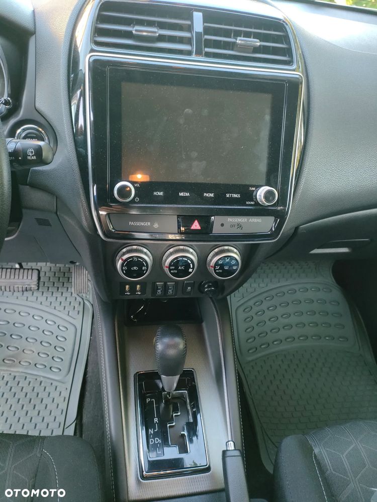 Mitsubishi Outlander 2.0 Intense + Navi 4WD CVT - 8