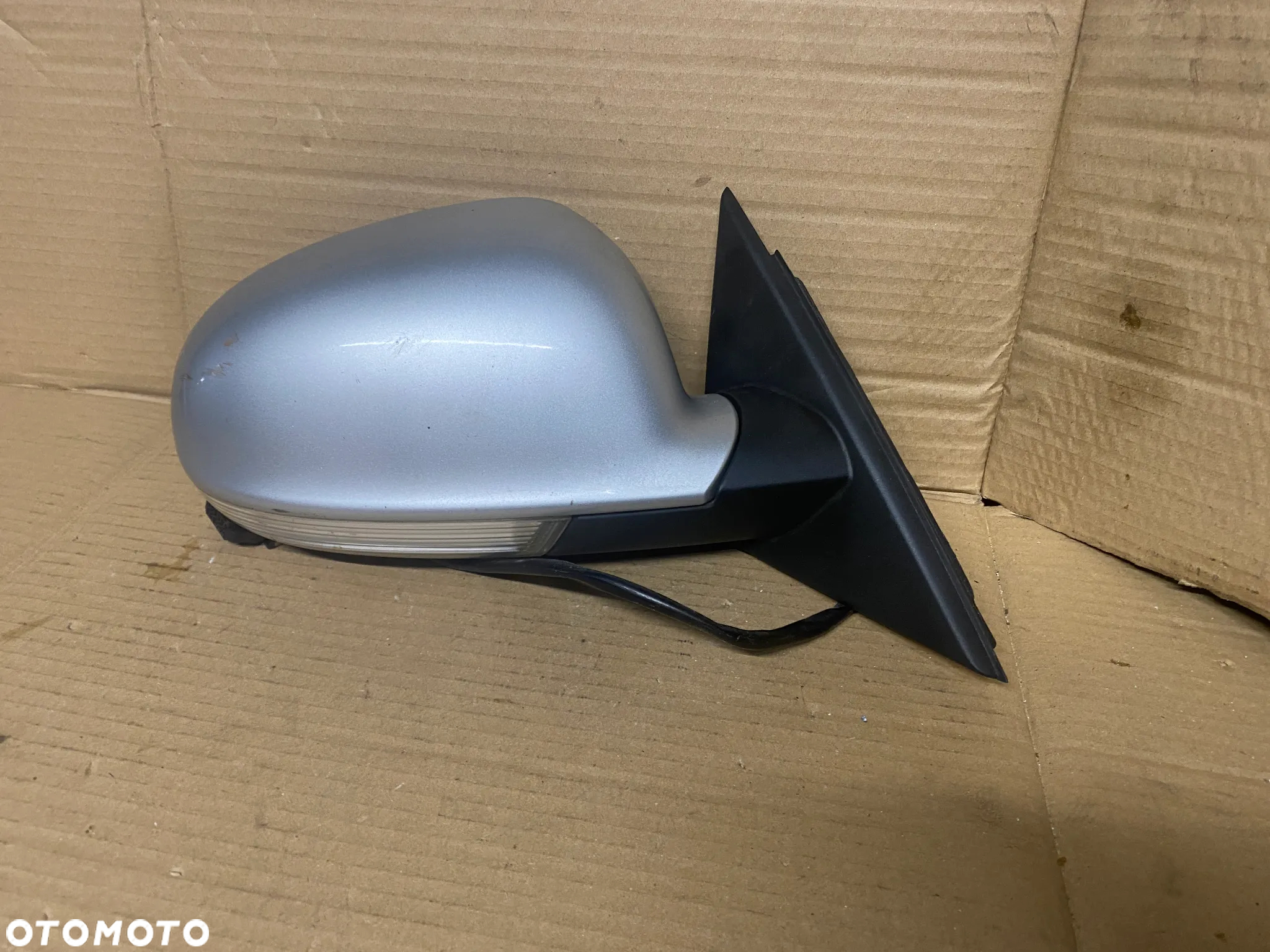 LUSTERKO PRAWE 7PIN VOLKSWAGEN PASSAT B5 3B0857934B - 2