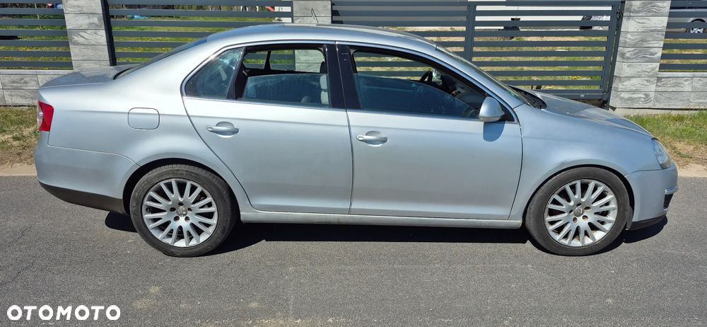 Volkswagen Jetta 2.0 TDI Comfortline - 8